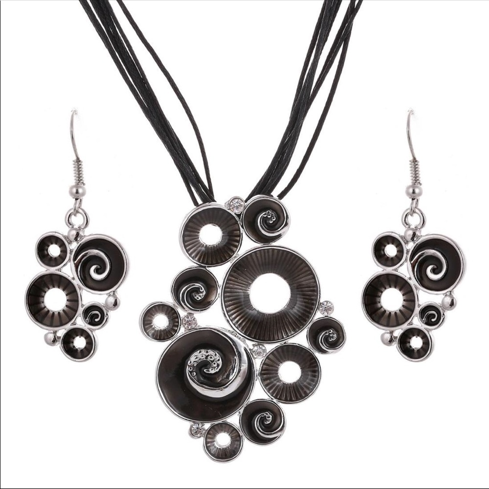 Leather Circles Necklace And Matching Earrings Set